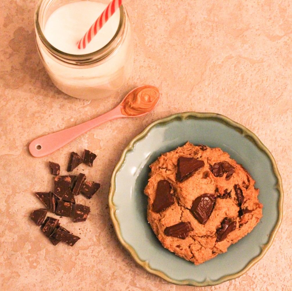 {Single Serving} Peanut Butter Chocolate Chunk Cookie via RDelicious Kitchen @rdkitchen