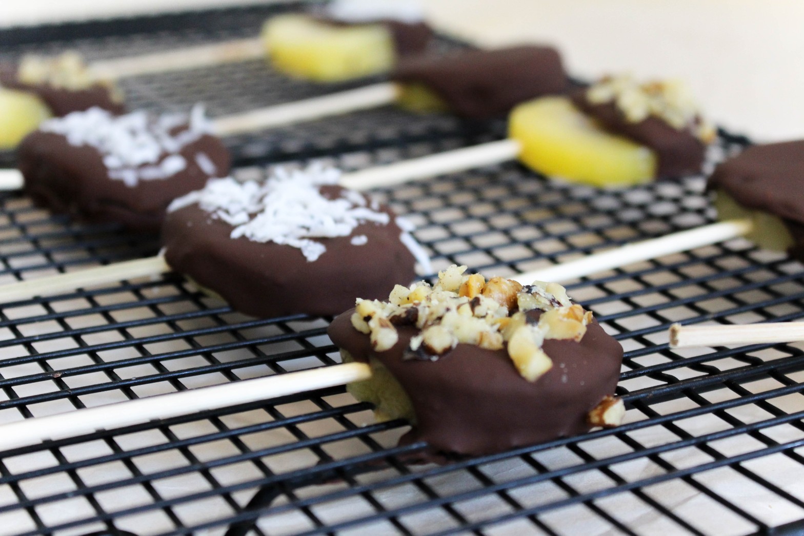 Chocolate Covered Kiwi Pops via RDelicious Kitchen @rdkitchen