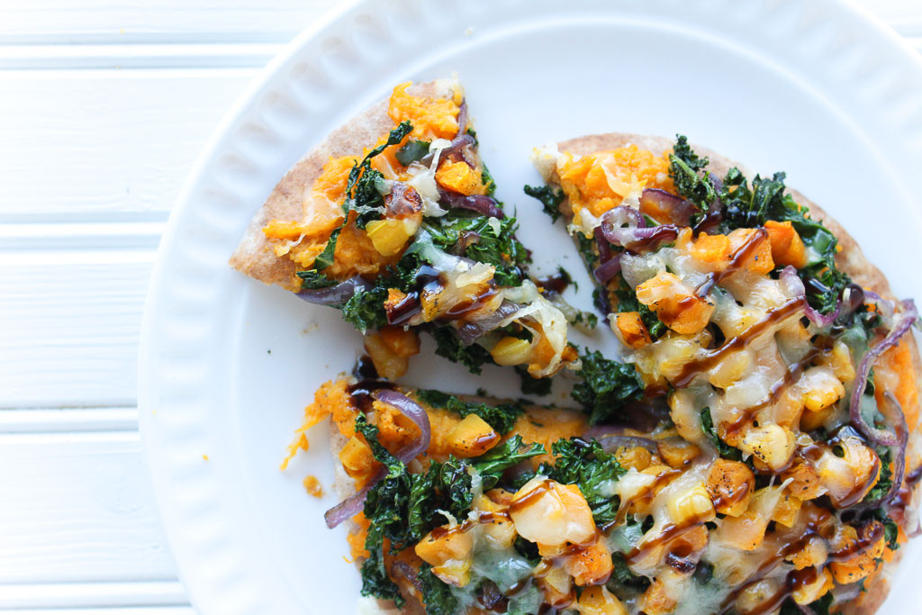 Butternut Squash & Kale Pita Pizza via RDelicious Kitchen @RD_Kitchen
