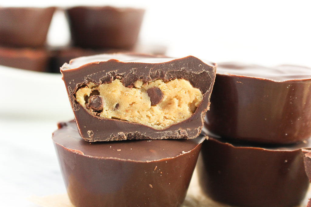 Peanut Butter Cookie Dough Cups via RDelicious Kitchen @RD_Kitchen