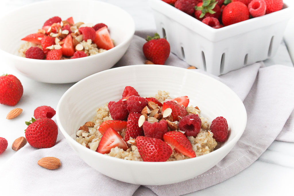 Quinoa Oatmeal with Berries via RDelicious Kitchen @RD_Kitchen