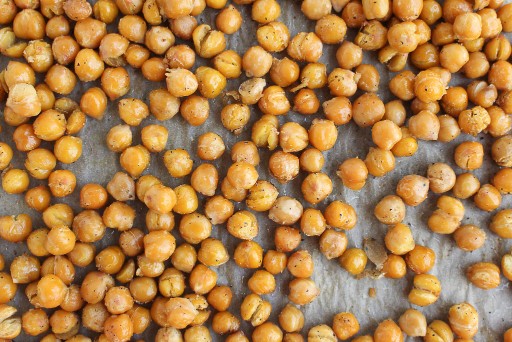 Crispy Garlic Chickpeas - plant-based protein snack via Chef Julie Harrington, RD @ChefJulie_RD #legumes #chickpeas #beans #snack #plantbased #plantbasedprotein #protein 