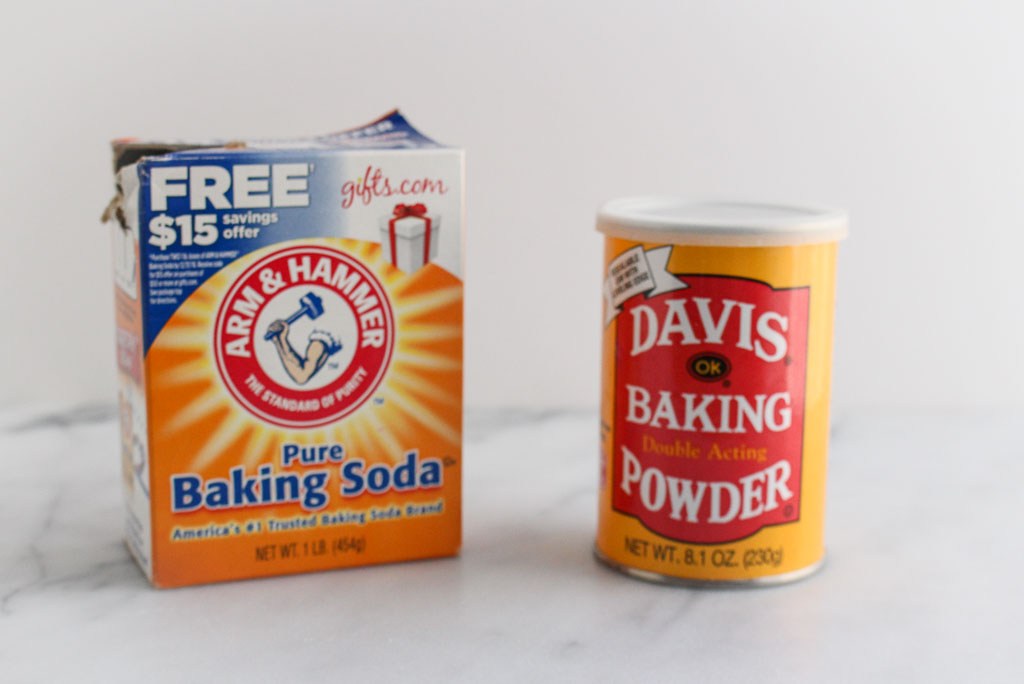 Baking Soda vs. Baking Powder - What's the difference via RDelicious Kitchen @RD_Kitchen #cooking #cookingtips #foodscience #science #baking